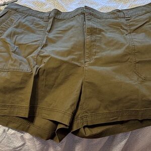 Old Navy High-Rise Chino Shorts in Olive 4X